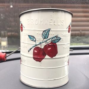 Vintage Bromwell’s crank sifter